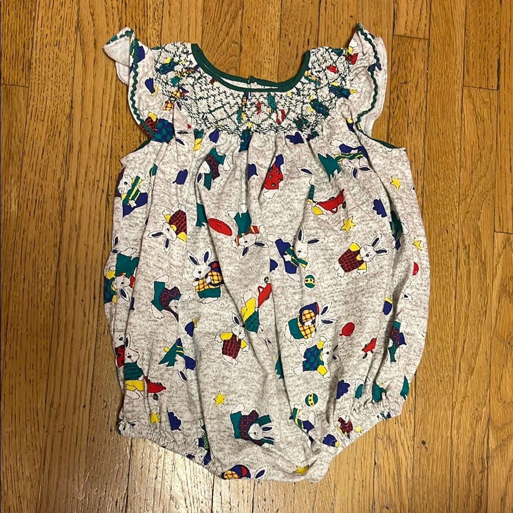 Baby newborn infants onesie Gray with playful designs Ruffled Sleeves